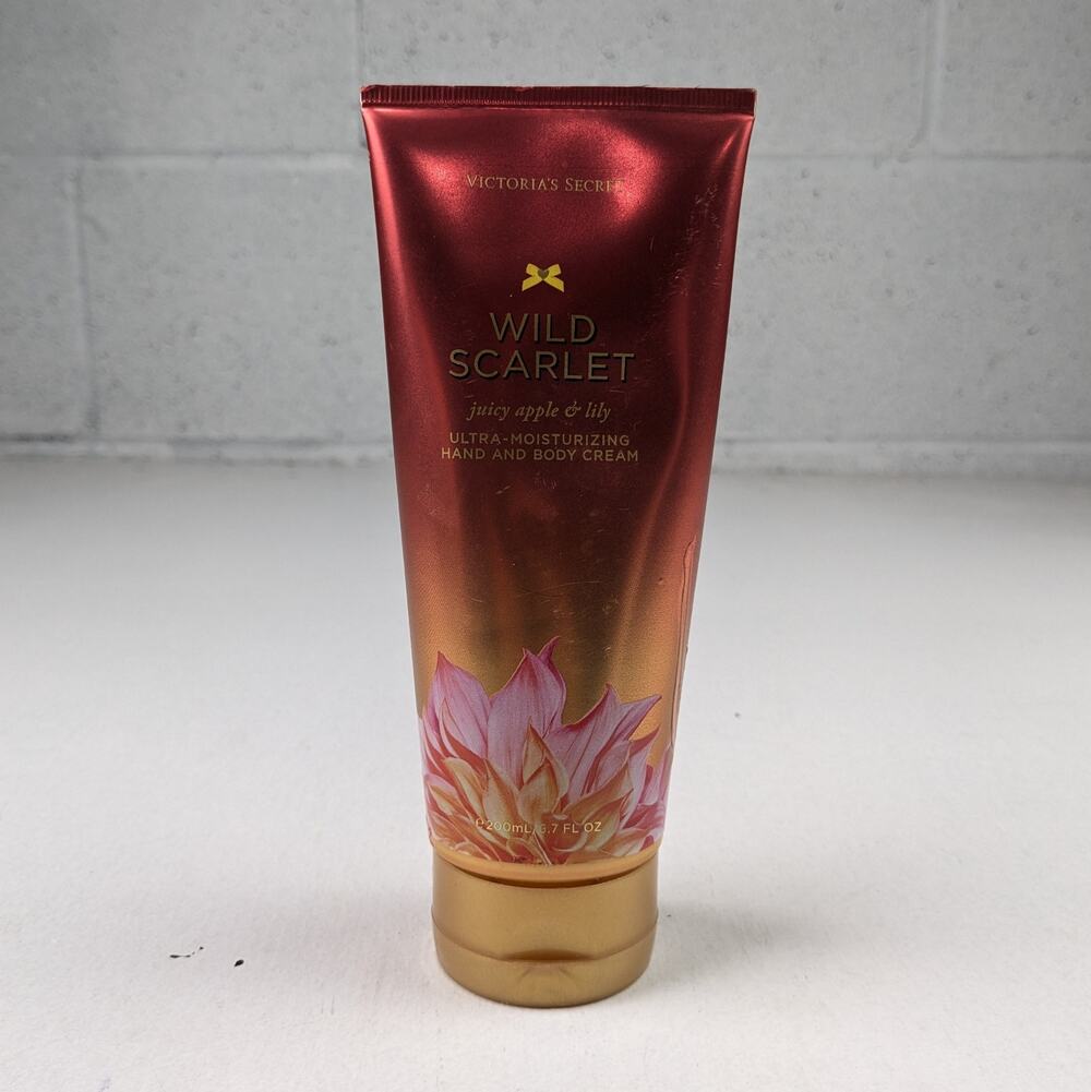 Victoria's Secret Wild Scarlett Juicy Apple & Lily Hand & Body Cream
